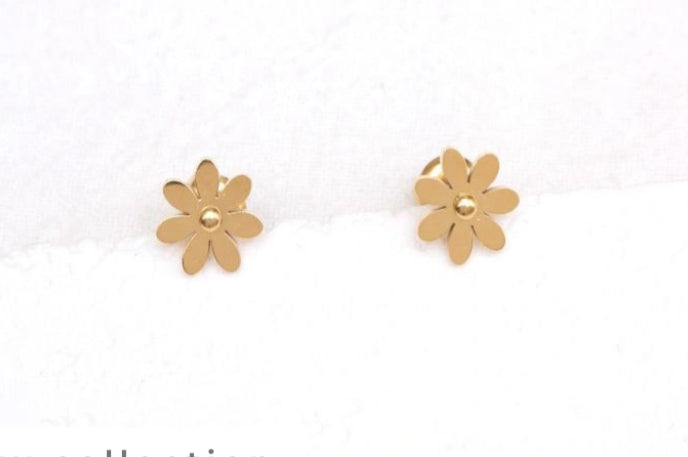 PETAL STUDS - GOLD