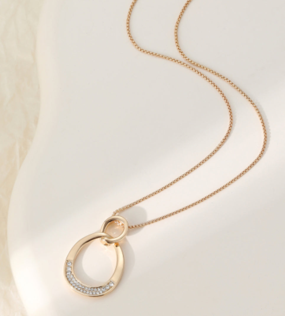 CRYSTAL PENDANT NECKLACE
