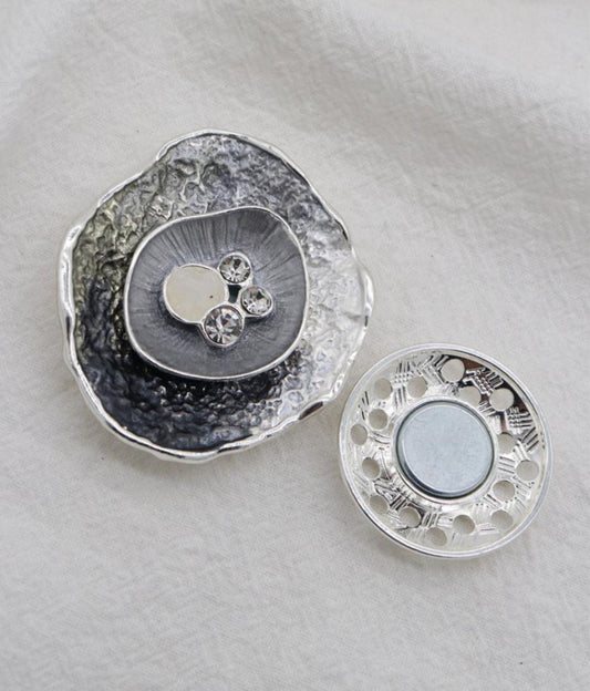 SILVER MAGNETIC BROOCH