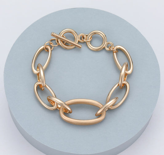 OVAL LINK T-BAR BRACELET- MATT GOLD