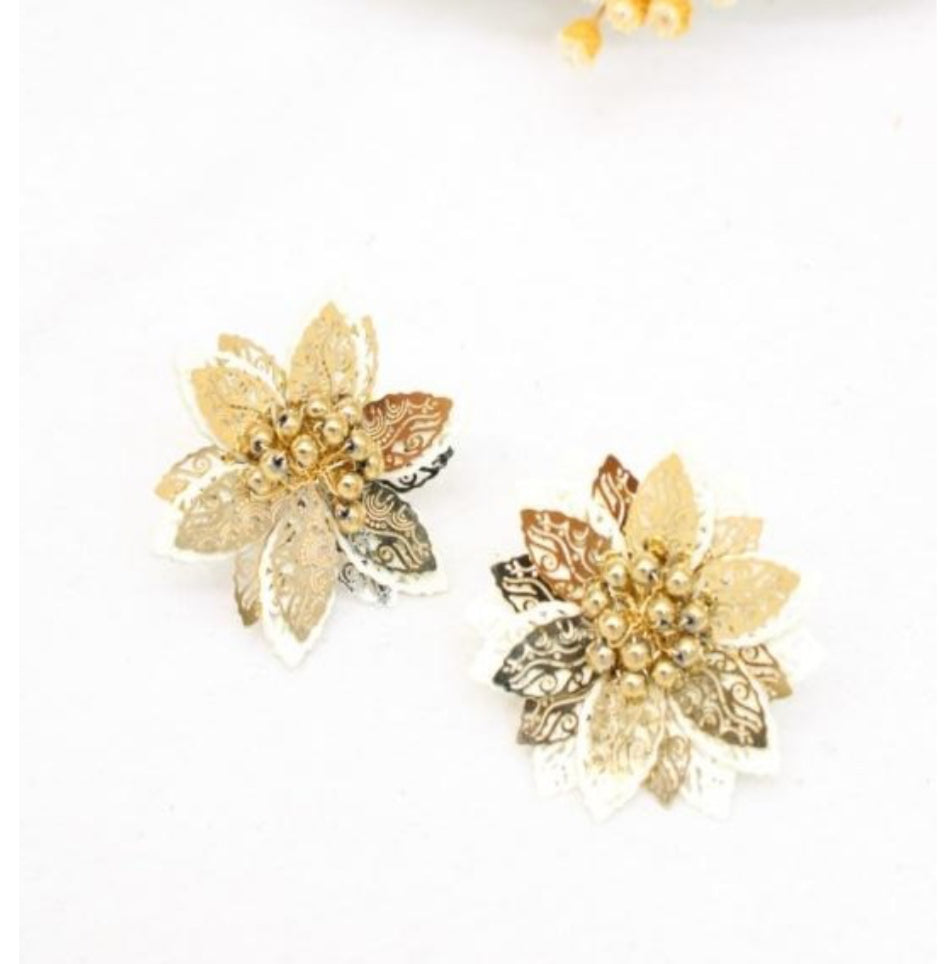 WHITE & GOLD FLOWER STATEMENT STUDS