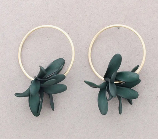 STATEMENT FLOWER EARRINGS