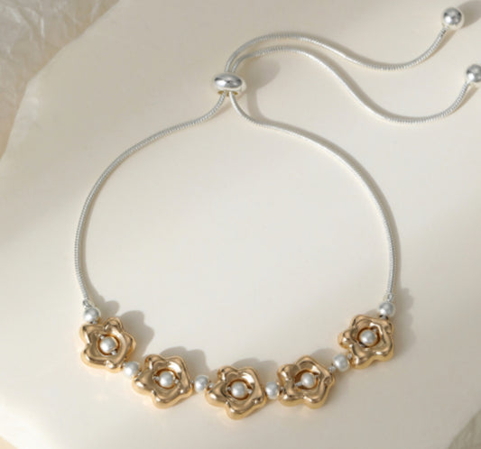 FLOWER TOGGLE BRACELET