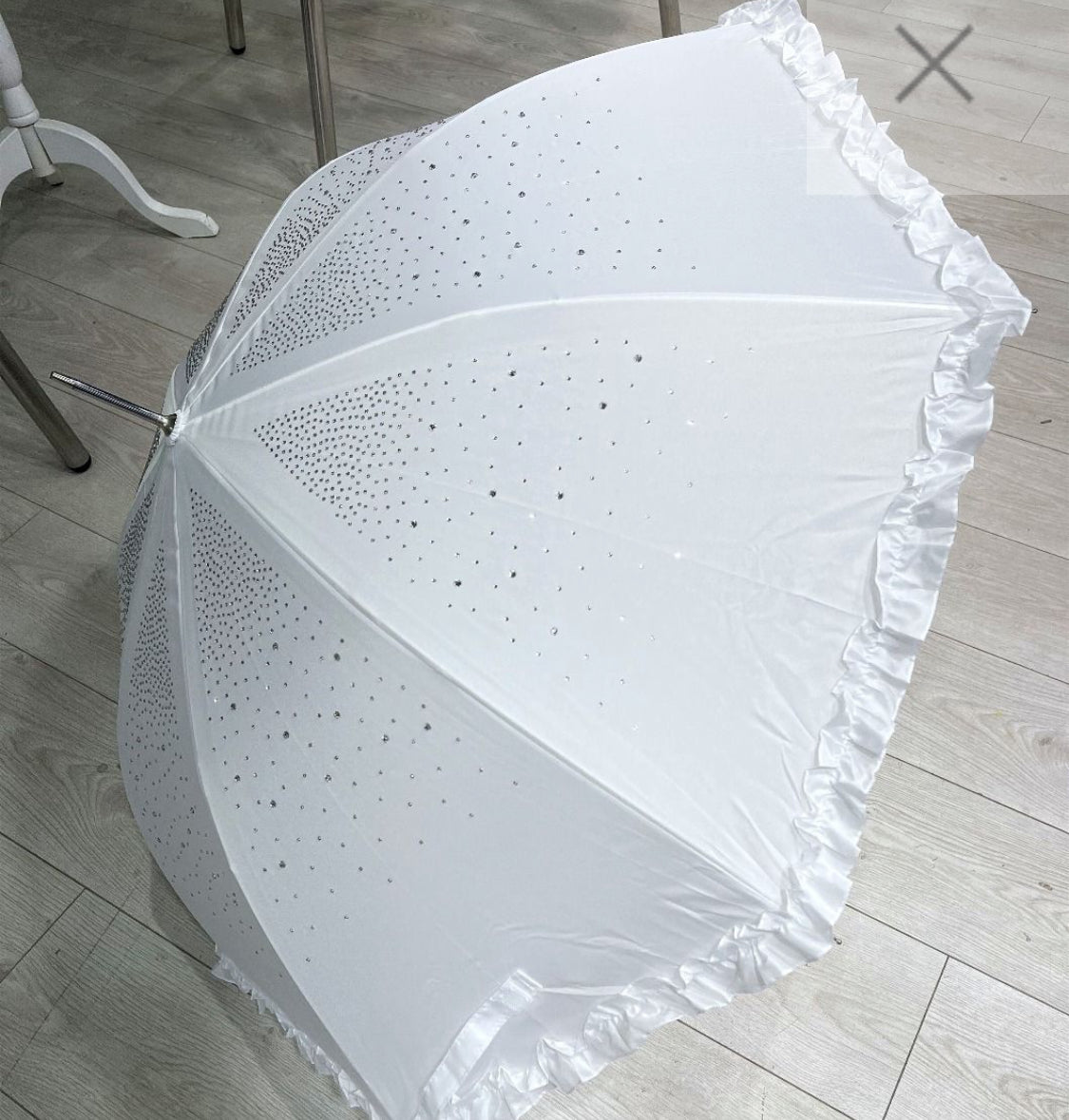 WHITE CRYSTAL FRILL UMBRELLA