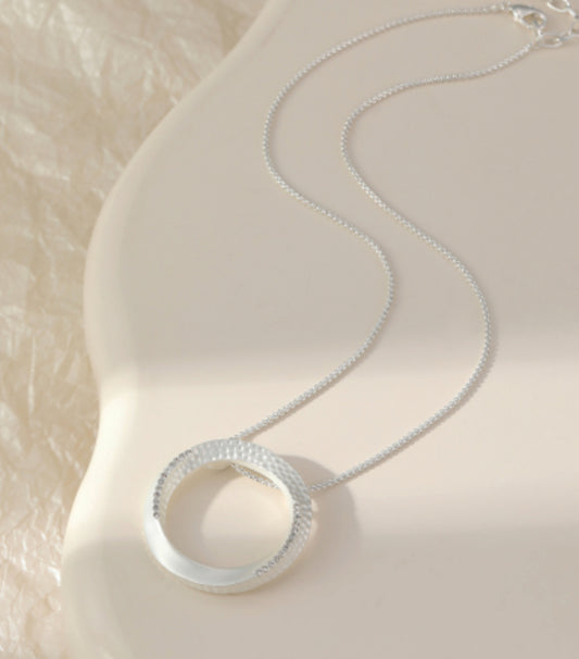 CRYSTAL CIRCLE PENDANT NECKLACE - SILVER