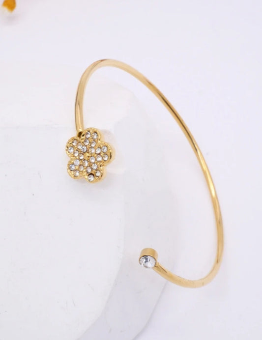 CRYSTAL FLOWER BANGLE