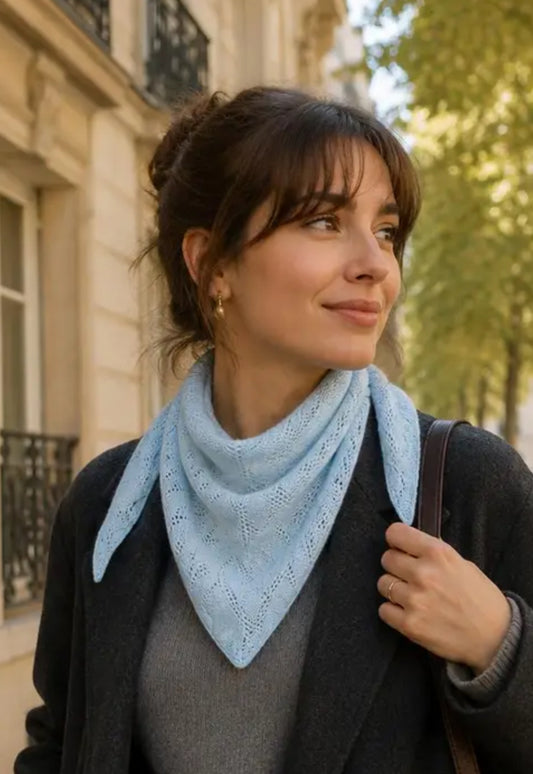 KNIT TRIANGLE SCARF